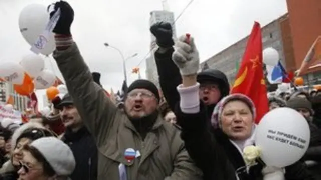 روس میں رواں ماہ کے آغاز میں متنازع پارلیمانی انتخابات کے بعد سے احتجاجی مظاہرے جاری ہیں۔