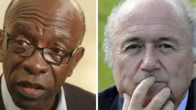 Jack Warner (kiri) menyebut Sepp Blatter (kanan) sebagai rasis yang terselubung.
