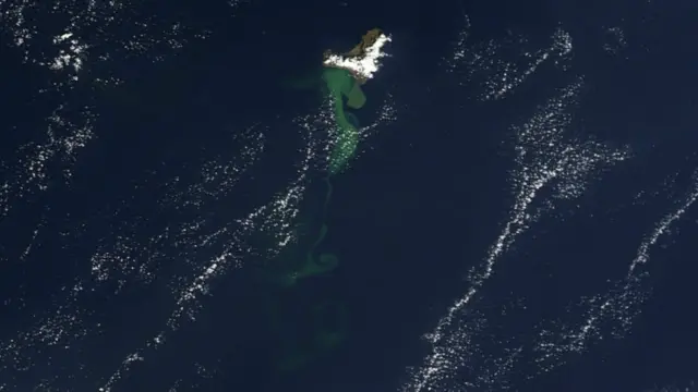 Виверження вулкану неподалк від острову Ієрро