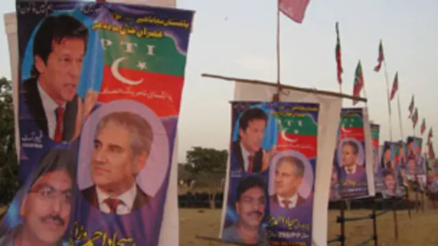 جلسہ گاہ کو جماعت کے پرچموں اور خیرمقدمی بینرز سے سجایا گیا ہے