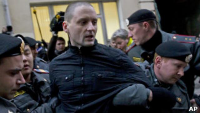 Сергей Удальцов в момент задержания у здания ЦИК 24 октября 2011 года