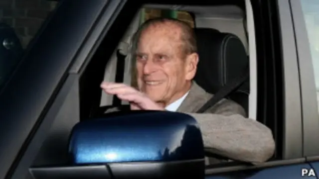 Герцог Эдинбургский в машине