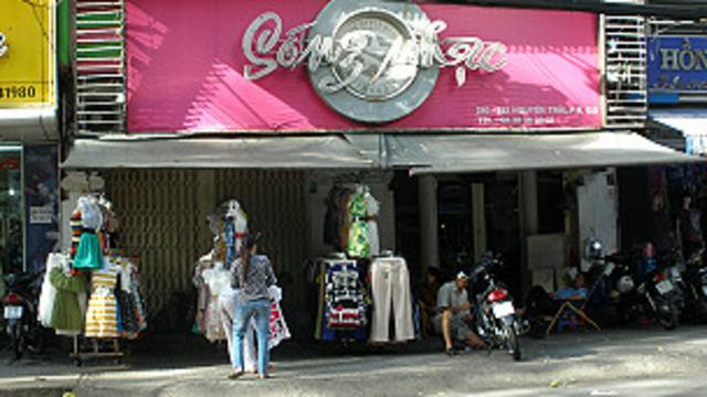 Shop thời trang Sóng Nhạc trên đường Nguyễn Trãi, Quận 5