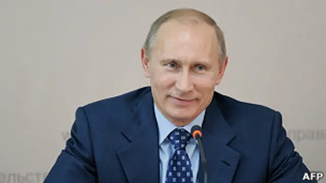 Владимир Путин отметил, что о его досрочном переезде в Кремль они с Медведевым не говорили