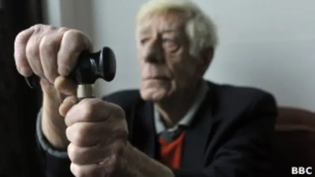 Mất trí tuổi già là một trong số các bệnh thường gặp ở người già