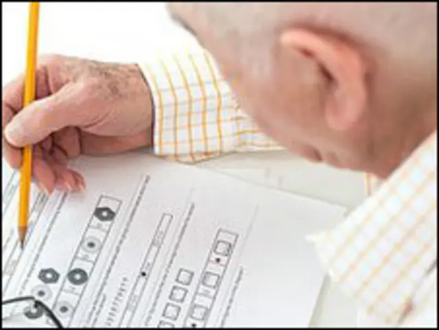 老人接受智力测验