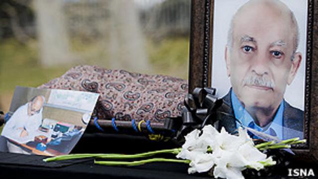 پیکر پرویز منصوری از وین به تهران منتقل شد و در گورستان بهشت زهرا به خاک سپرده شد