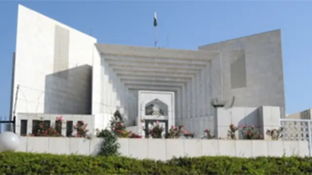 اس سے پہلے سپریم کورٹ کا دو رکنی بینچ ان درخواستوں کی سماعت کر رہا تھا