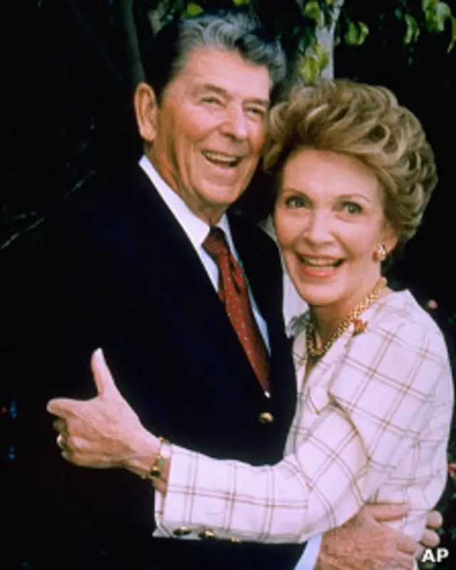 Ronald y Nancy Reagan