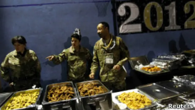 نیروهای خارجی، در کنار کمک های مستقیم شان، میلیون ها دلار آمریکایی را از طریق خرید کالای افغانی اجناس و خدمات در بازارهای افغانستان تزریق می کنند