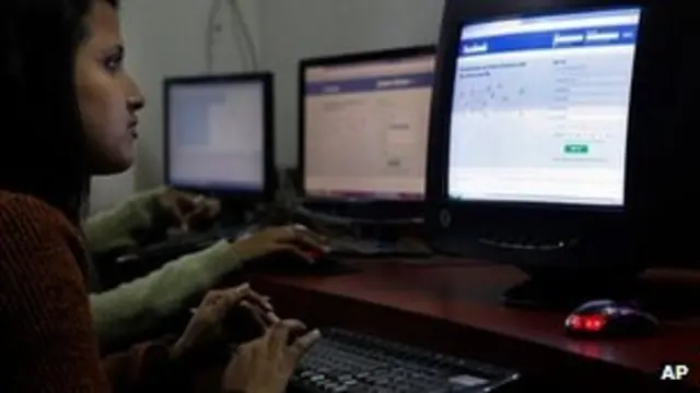 بارہ کڑوڑ سے زیادہ بھارتی شہری انٹرنیٹ استعمال کرتے ہیں