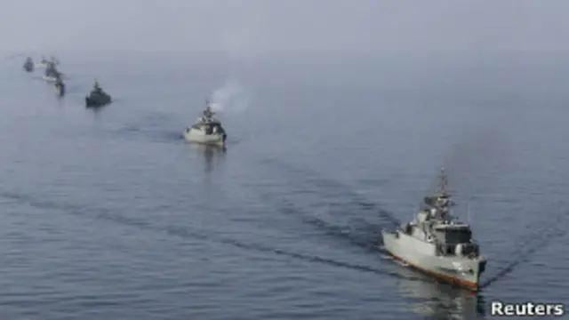 عرض عسكري لبعض البوارج البحرية الإيرانية