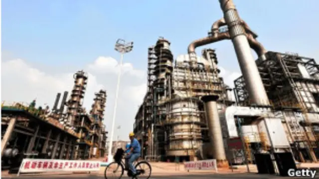 中国的炼油能力在2012年底已经接近每天1200万桶