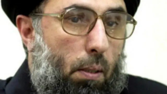 گلبدین حکمتیار، رهبر یکی از گروه‌های مسلح مخالف دولت افغانستان است. 