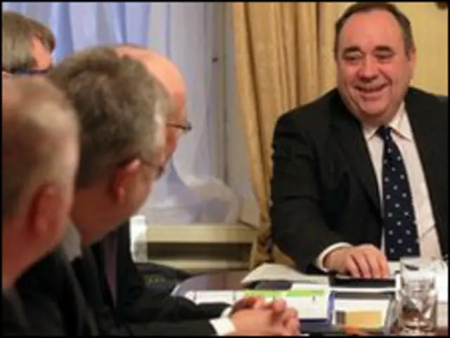 苏格兰地方政府首席部长萨蒙德主持会议