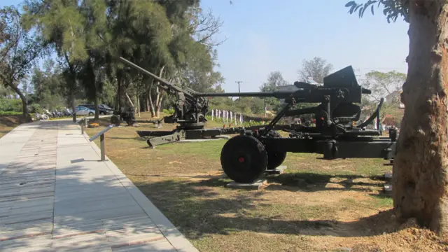 90公厘高射炮和40高射炮