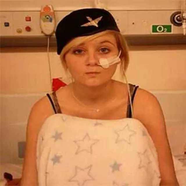 Dannie Goodridge recebe alimentação através de uma sonda, em hospital (foto: Dannie Goodridge Fund)