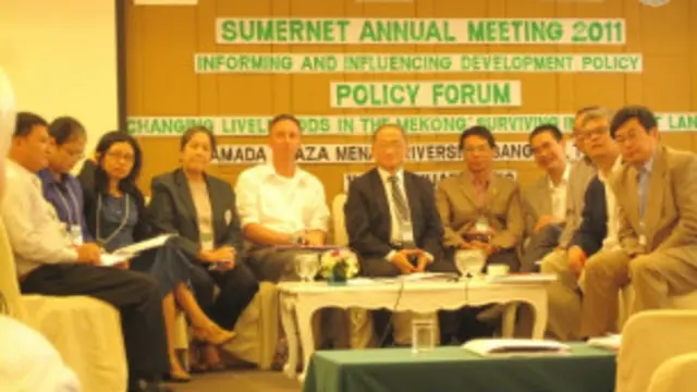 Các học giả trong một phiên thảo luận của diễn đàn Sumernet
