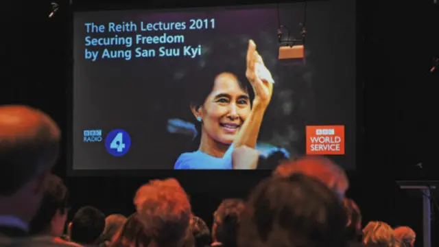 Hoạt động của bà Aung San Suu Kyi và truyền thông góp phần biến đổi Miến Điện