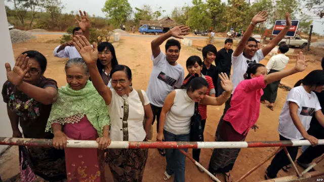 Keluarga Nay Phone Latt 