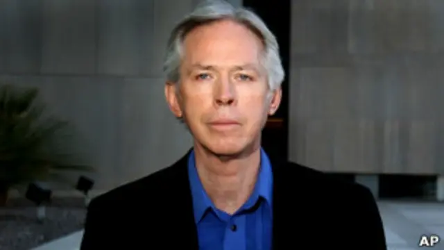 Padre Kevin McAuliffe, deixa o tribunal em Las Vegas após ser condenado 