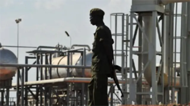 Wani sojan Sudan ta kudu yana tsaron wata matatar mai a jahar Unity