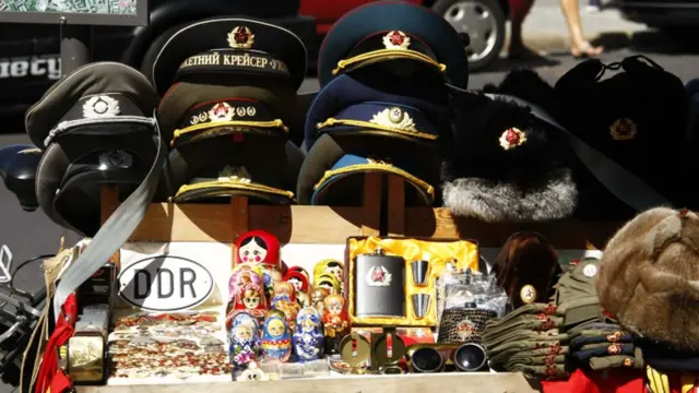 شٹازی نے فائلیں ضائع کرنے کی کوشش کی تھی اور اب کمپیوٹرز کے ذریعے ان فائلوں کو جوڑا جا رہا ہے۔ اس وقت شٹازی میں ساڑھے پندرہ ہزار بوریاں موجود ہیں اور ہر ایک بوری میں اسّی ہزار کاغدات موجود ہیں۔
