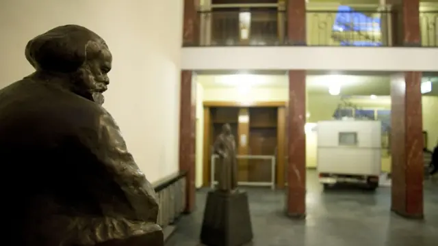 اس عمارت کو ’ہوز ایک‘ بھی کہا جاتا تھا۔ اس جگہ کے شاندار فرنیچر کو اس کی اصل حالت میں تیار کیا گیا ہے۔