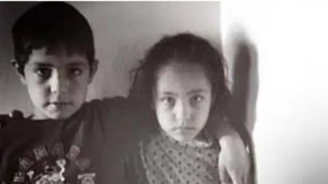 Los mellizos Mohammed y Muria sobrevivieron a un ataque mientras huían de Siria.