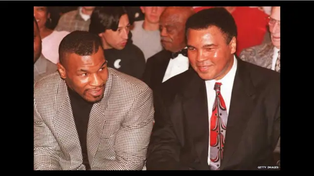 Mohamed Alí y Mike Tyson. Foto: Getty