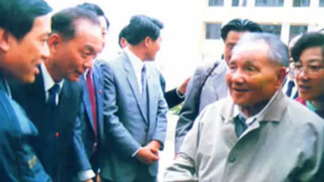 Lãnh tụ Đặng Tiểu Bình đã công du các tỉnh duyên hải phía Nam Trung Quốc 20 năm trước, mở đầu phong trào Khai Phóng