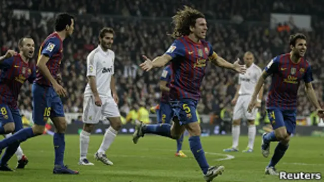Carles Puyol celebra un gol
