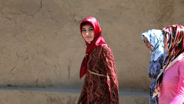 Ҳайит келди. 