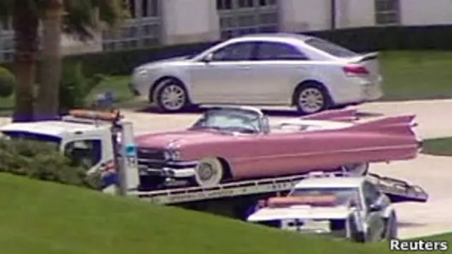 El famoso hacker tenía numerosos coches de lujo, entre los que se encontraban este Cadillac rosa.
