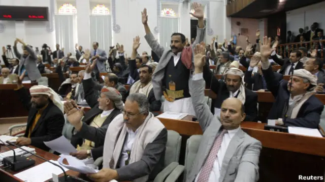 Parlemen Yaman melakukan pemungutan suara.