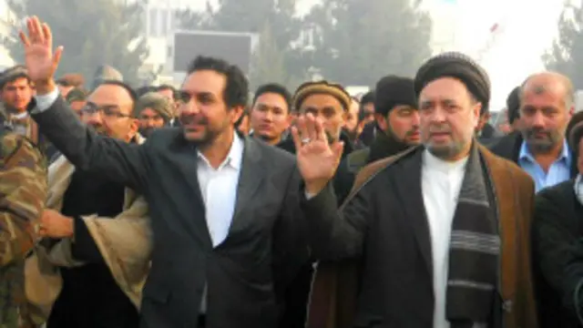 ښاغلى مسعود وايي، حکومت دا باید روښانه کړي، چې د افغانستان د خلکو په خوا ولاړ دی او که د هغه کسانو، په خوا کې چې بې گناه ولسي وگړي وژني؟