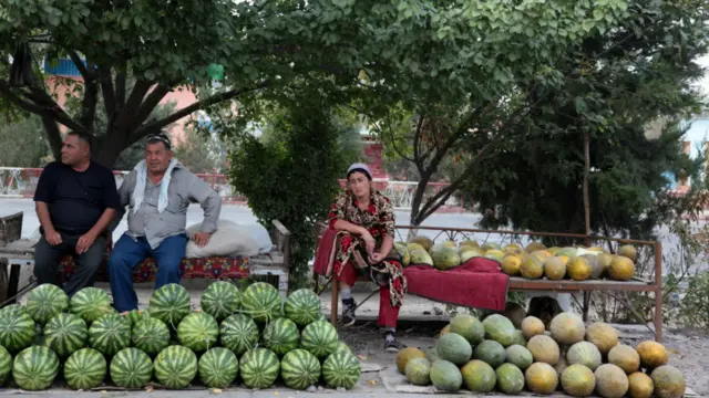 Сотувчи кўп, харидор йўқ. 