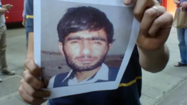 د هلمند والي گلاب منگل دا مني چې د هغوى کشفي او استخباراتي ادارې د ارواښاد روحاني د قاتلينو په نيولو کې پاتې راغلي.