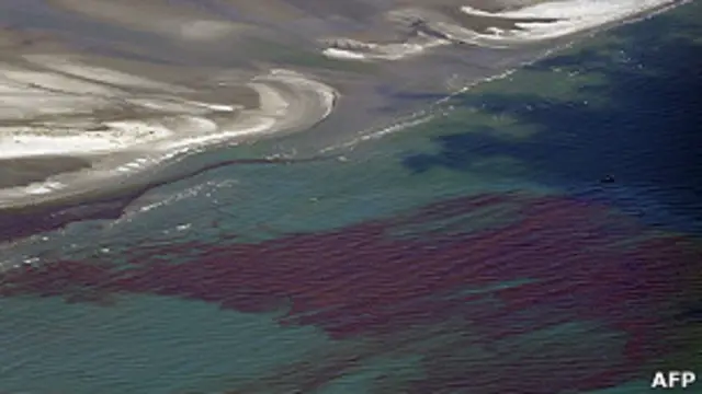المياه الملوثة في خليج المكسيك بعد التسريب النفطي
