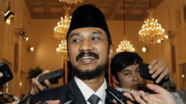 Abraham Samad dan pimpinan KPK lainnya sempat berbeda pendapat soal status hukum Anas Urbaningrum.