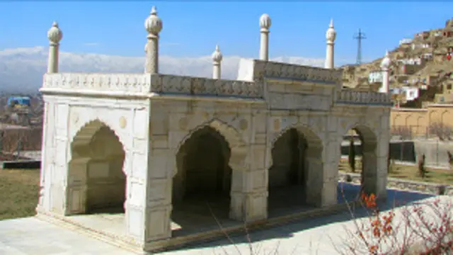 Butalar ortidagi jinsiy aloqa fotosuratlari Otasi mast qizini porno tomosha qilishni sikdi