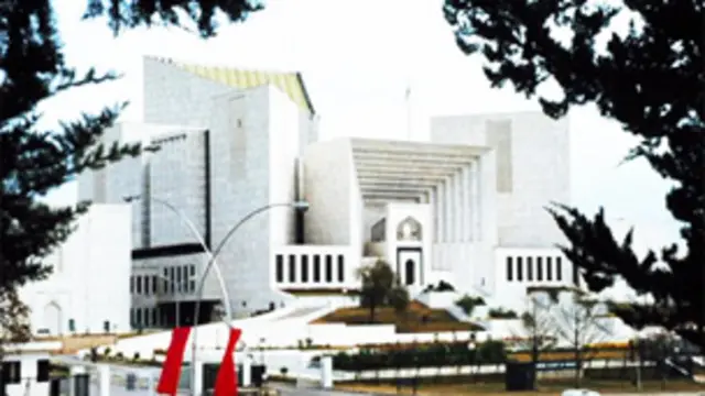 سپریم کورٹ نے بلوچستان کی امن و امان کی صورتحال کے بارے میں آئینی پٹیشن کی سماعت کوئٹہ میں کی۔ 