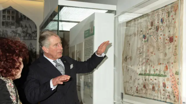 Pasngeran Charles hadir di pameran haji di British Museum.