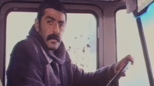 نمایی از فیلم سایه های بلند باد ساخته بهمن فرمان آرا