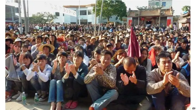 去年12月广东当局在同乌坎村民对峙两周后达成妥协，被指责的村官被罢免。