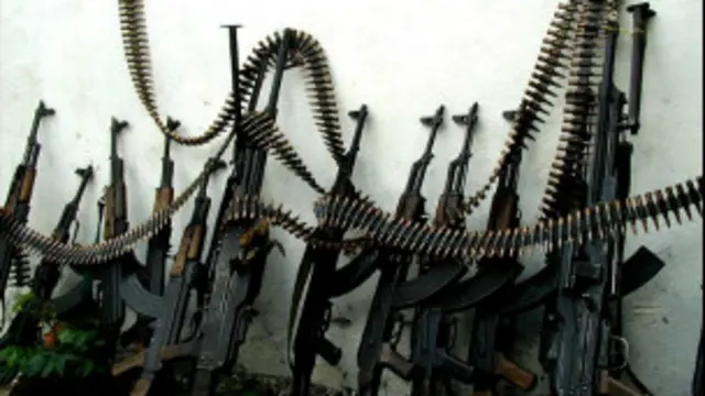 कलाशनिकोव की शक्ल वाली खिलौना बंदूकें पाकिस्तान में बहुत लोकप्रिय हैं