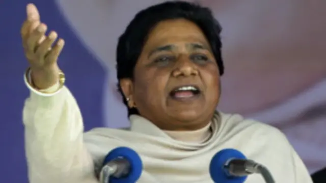 मायावती के फ़ैसले को उनके ख़िलाफ़ चल रहे आय से अधिक संपत्ति के मामले से जोड़कर देखा जा रहा है 