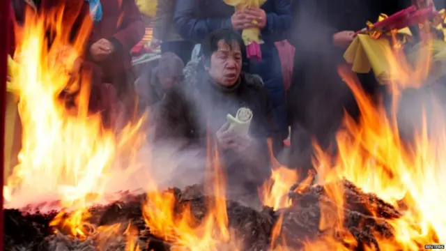 河北正定隆興寺（大佛寺）善信上香參拜（5/2/2012）