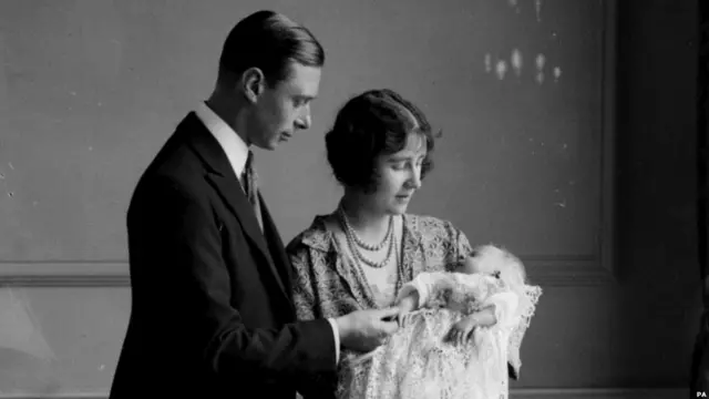 Май 1926 года: герцог и герцогиня Йоркские с дочерью Елизаветой