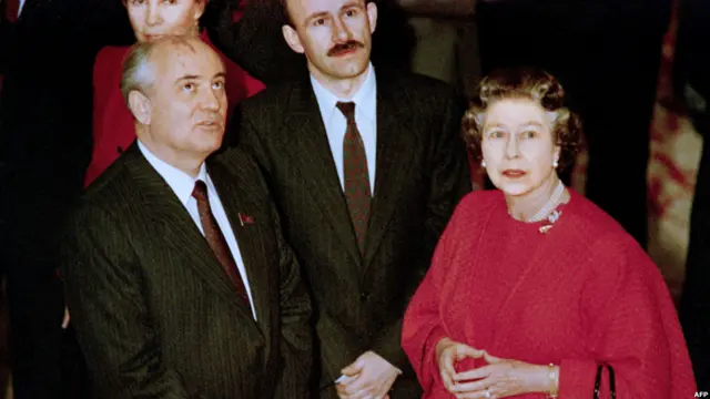 Михаил Горбачев и королева